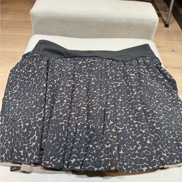 Varley tennis skirt / skort leopard print size medium M - Picture 4 of 7